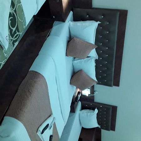 Hotel Golden Hayyath Inn 뭄바이 외부 사진