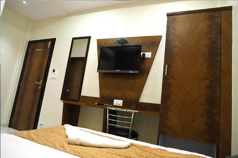 Hotel Golden Hayyath Inn 뭄바이 외부 사진