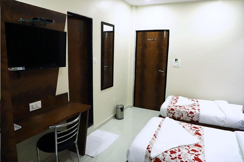 Hotel Golden Hayyath Inn 뭄바이 외부 사진