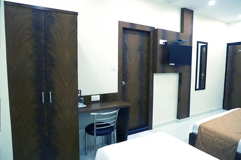 Hotel Golden Hayyath Inn 뭄바이 외부 사진