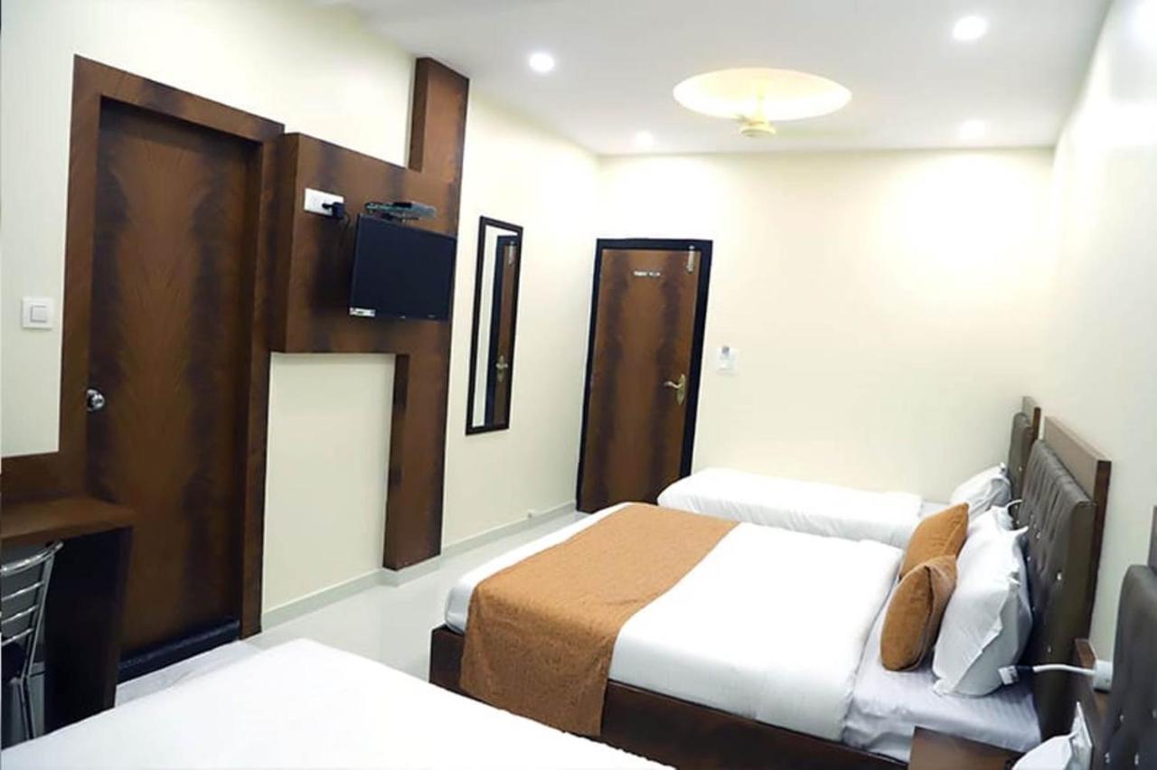 Hotel Golden Hayyath Inn 뭄바이 외부 사진